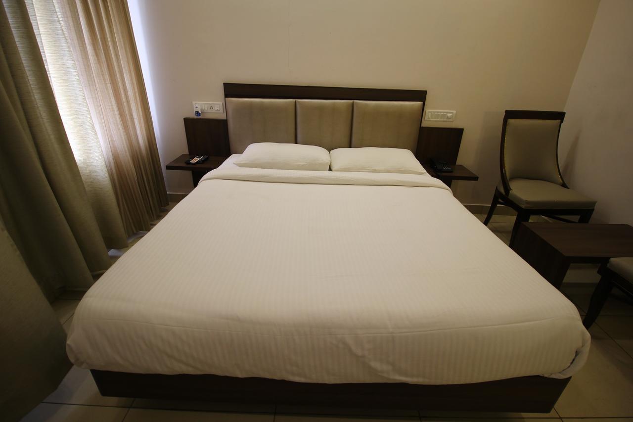 Vels Hotel Pondicherry Exterior photo