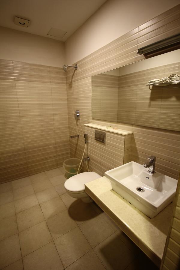 Vels Hotel Pondicherry Exterior photo