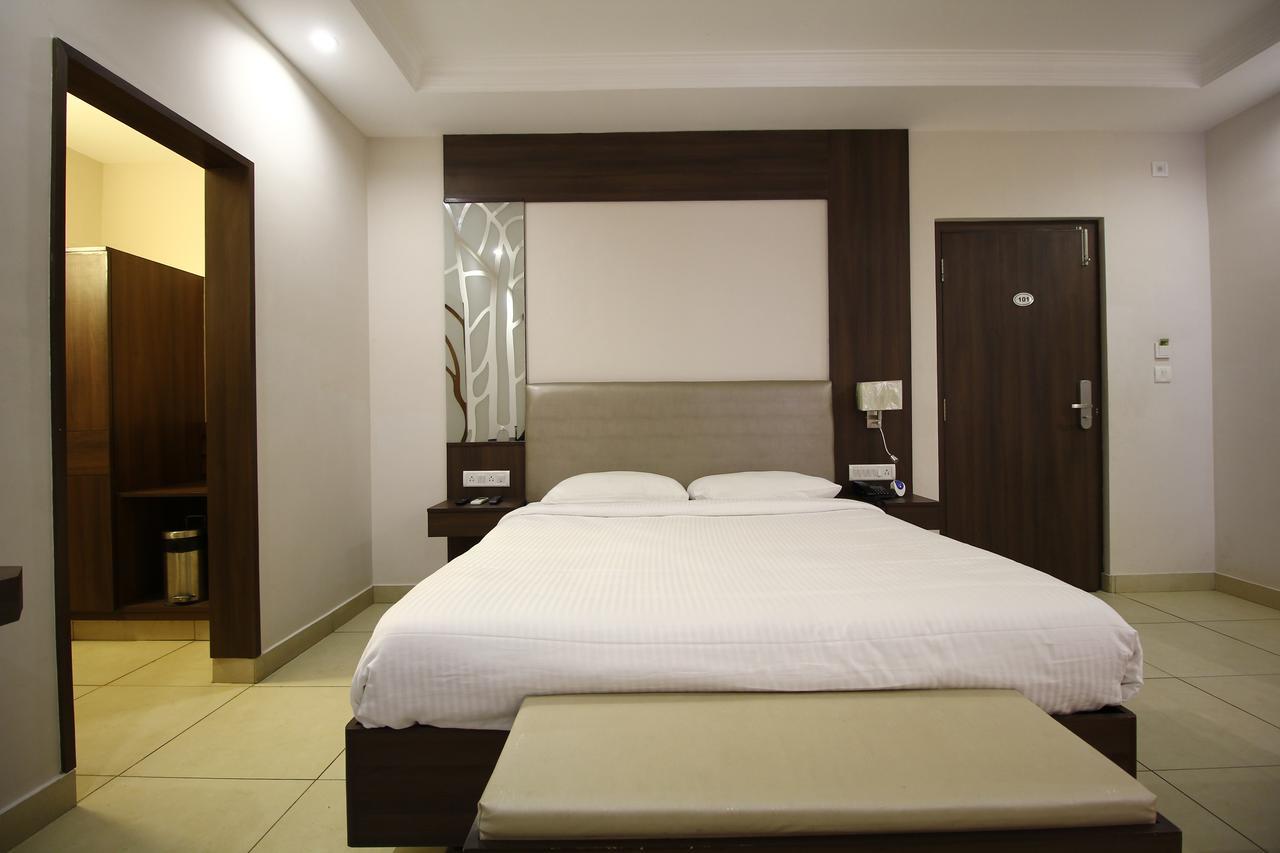 Vels Hotel Pondicherry Exterior photo
